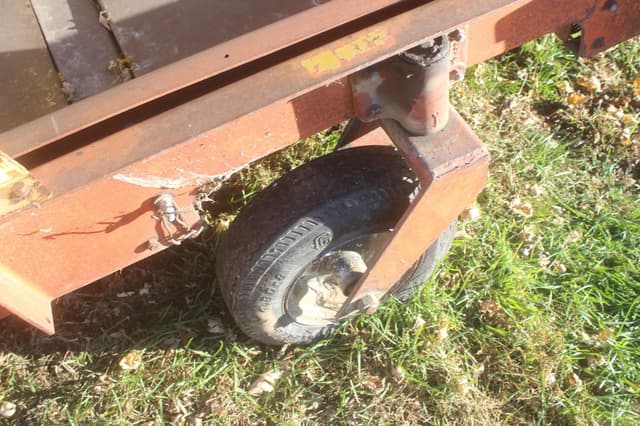 Image of Farmhand F100C equipment image 4