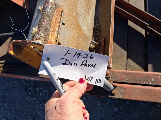 Image of Farmhand F-100 equipment image 3