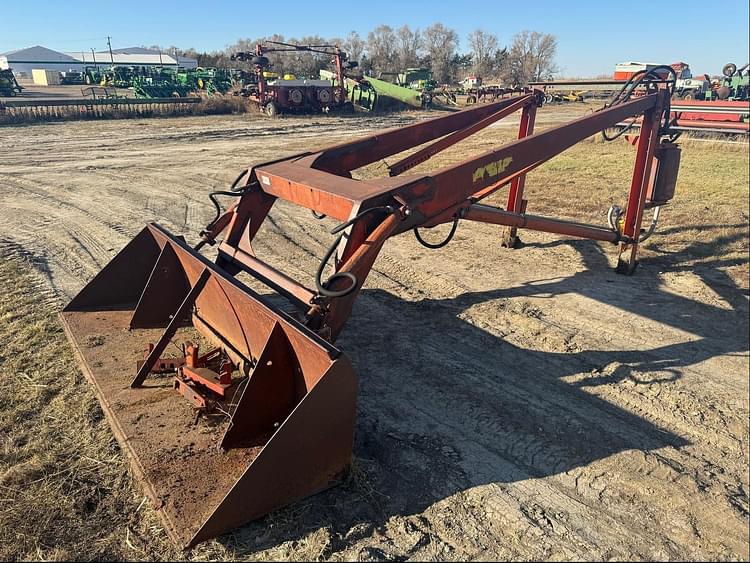 SOLD - Farmhand F-11 Other Equipment Loaders | Tractor Zoom