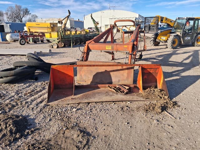 Image of Farmhand F11 equipment image 3