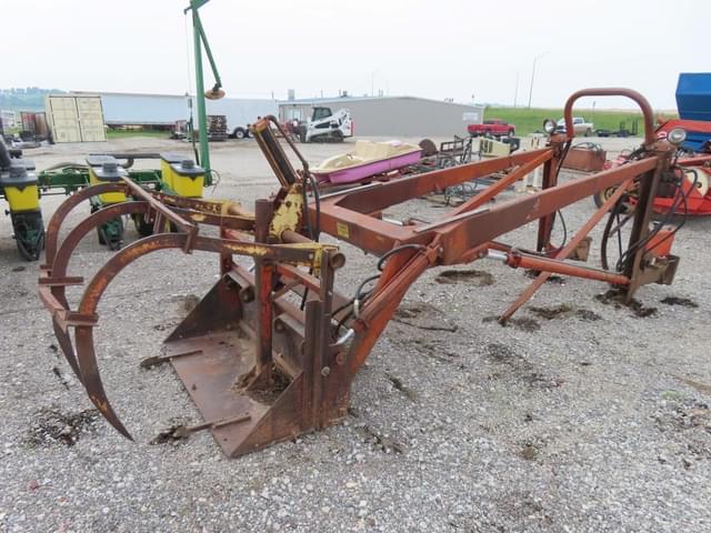 Image of Farmhand F11 equipment image 2