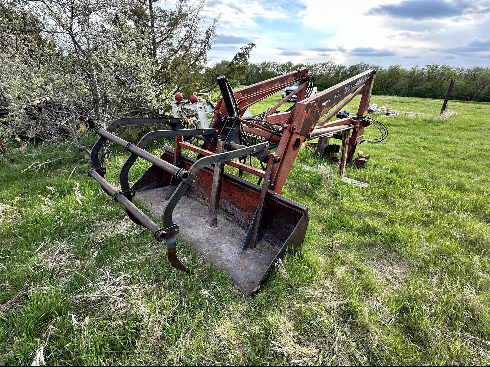 Farmhand F235 Equipment Image0