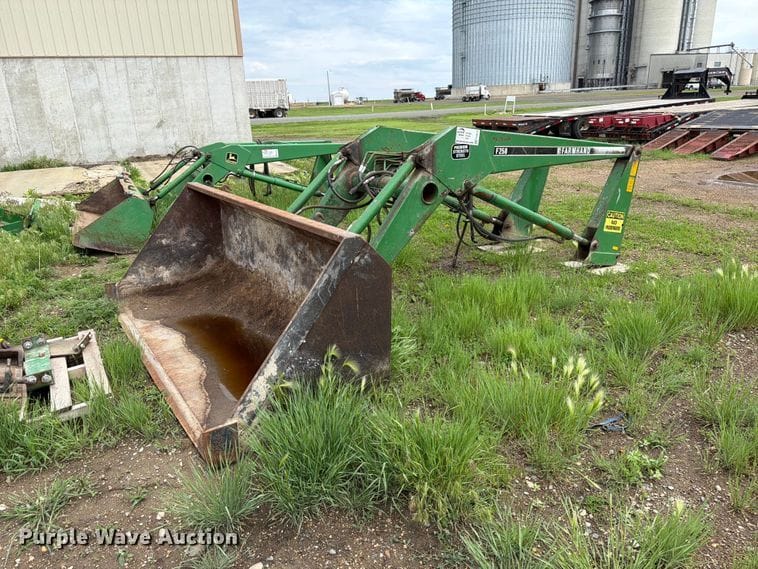 Farmhand F258 Equipment Image0