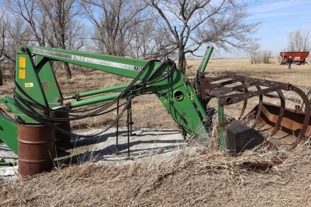 Farmhand F258 Equipment Image0