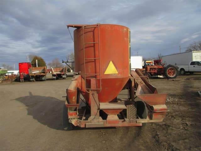 Image of Farmhand F81B equipment image 3