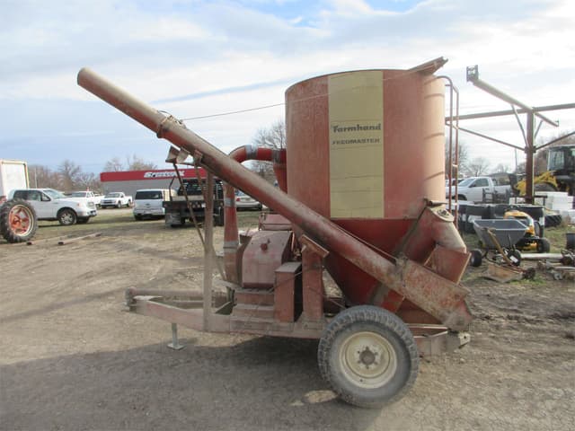 Image of Farmhand F81B equipment image 1