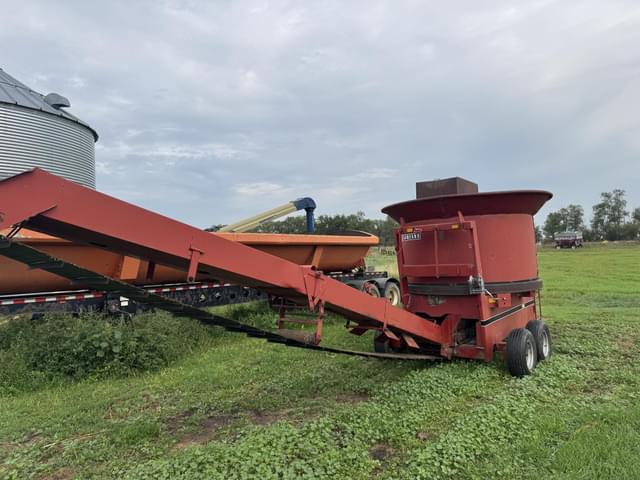 Image of Farmhand 6650 equipment image 2