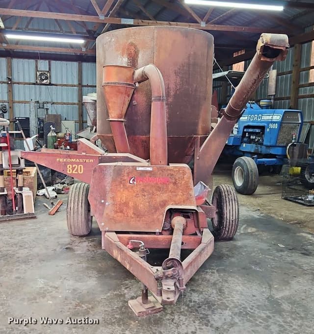 Image of Farmhand 820 equipment image 1