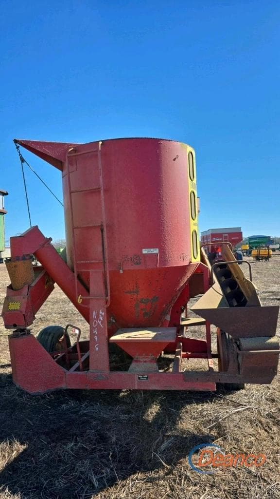 Image of Farmhand FeedMaster equipment image 3