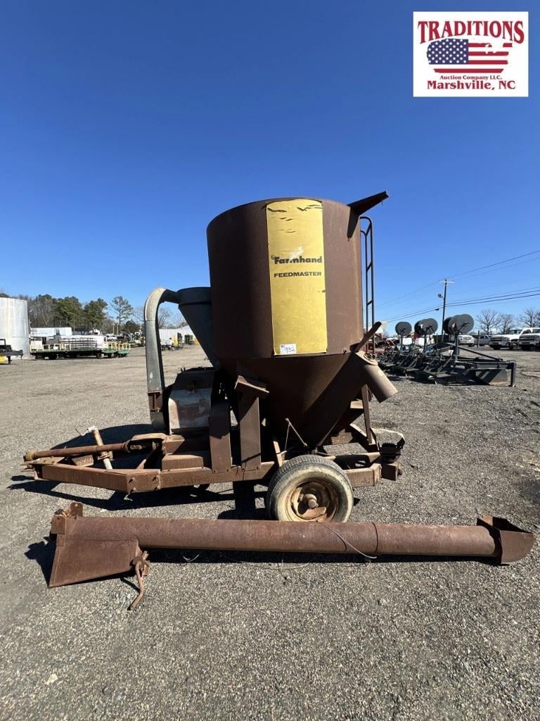 SOLD - Farmhand FeedMaster Lot No. 932 Hay and Forage | Tractor Zoom