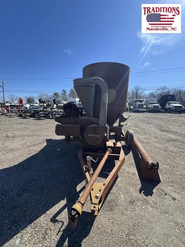 Image of Farmhand FeedMaster equipment image 1