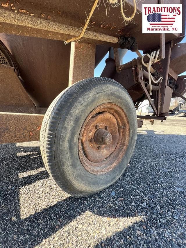 Image of Farmhand FeedMaster equipment image 3