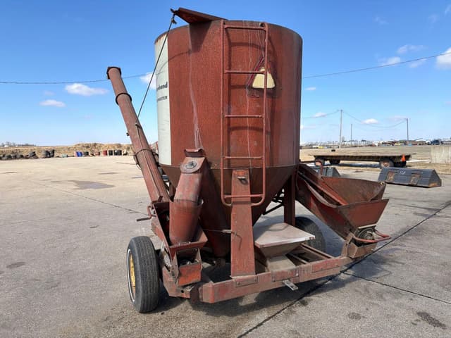 Image of Farmhand FeedMaster equipment image 3