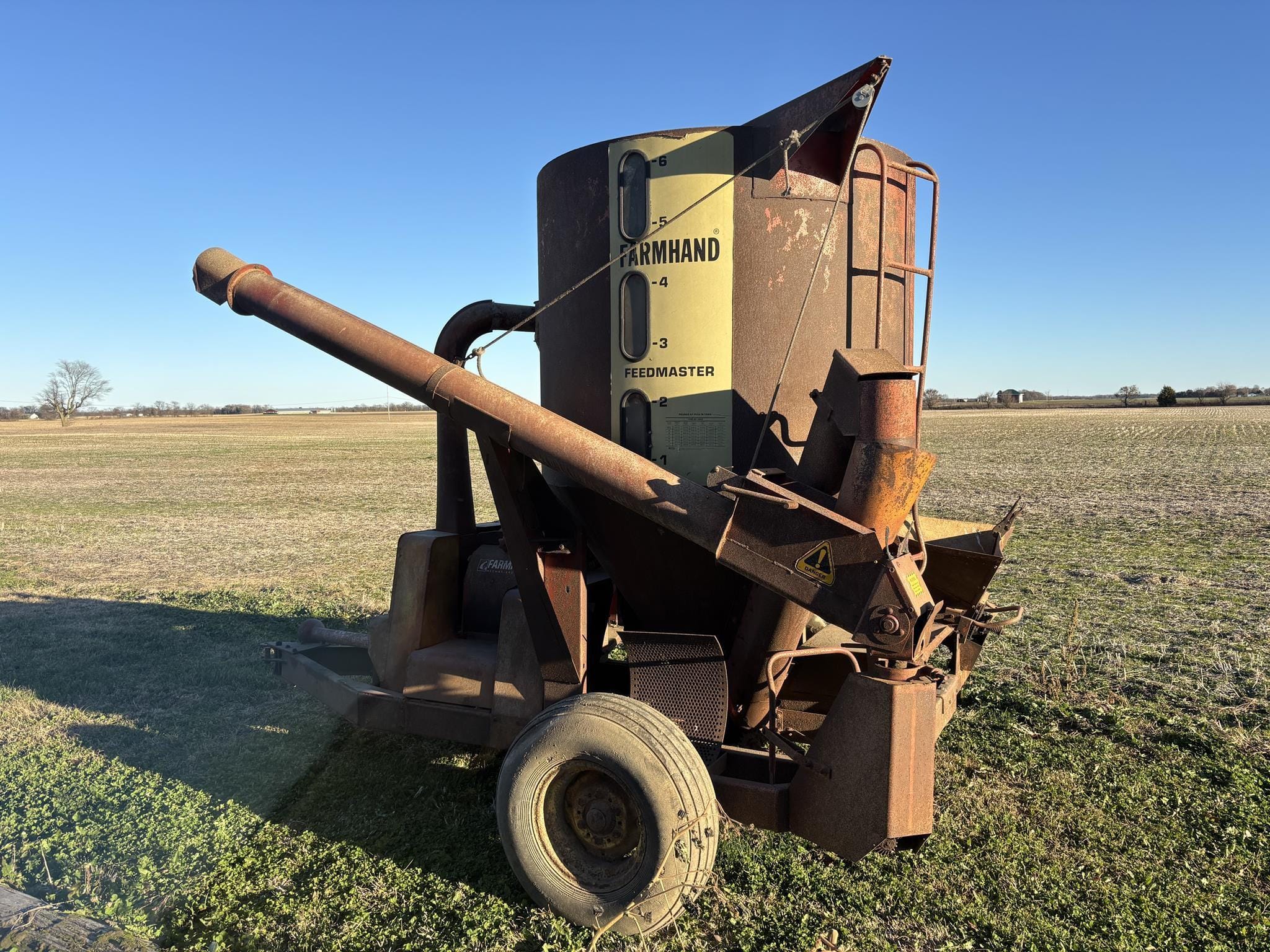 Farmhand 815 Equipment Image0