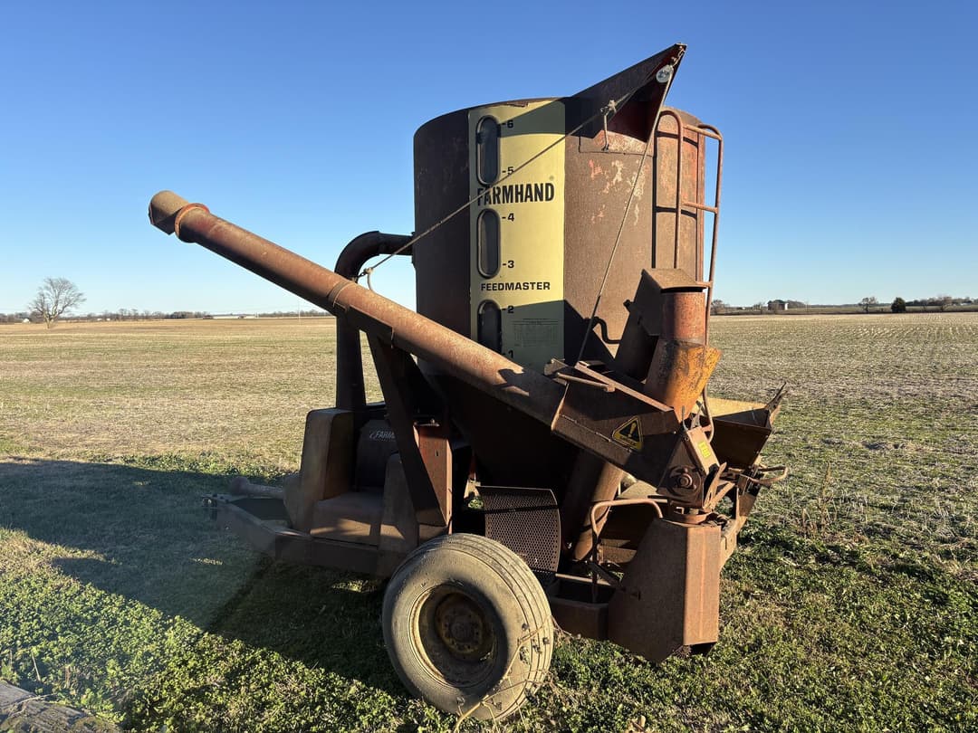 Image of Farmhand 815 Primary image