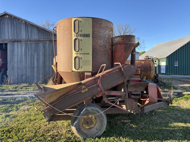 Image of Farmhand 815 equipment image 3