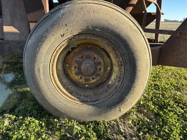 Image of Farmhand 815 equipment image 1