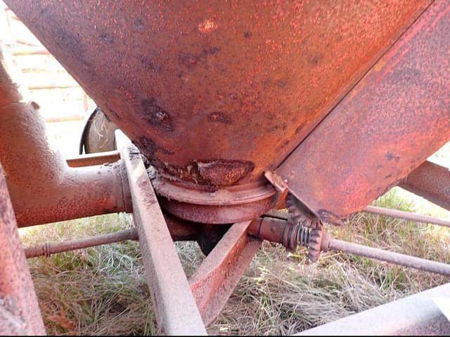 Image of Farmhand 820 equipment image 4