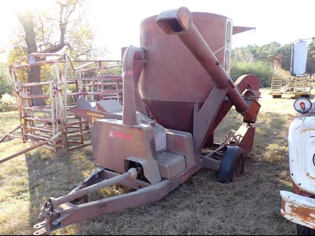 Image of Farmhand 820 equipment image 2