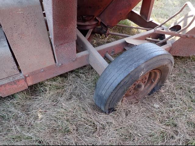 Image of Farmhand 820 equipment image 3