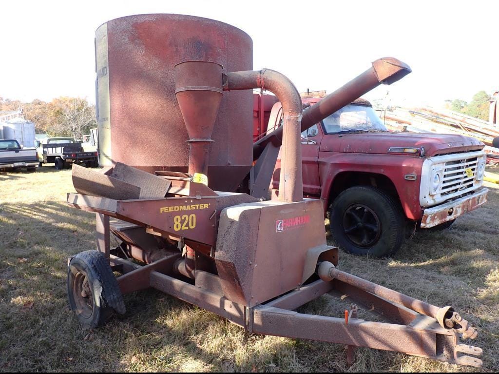 Farmhand 820 Equipment Image0