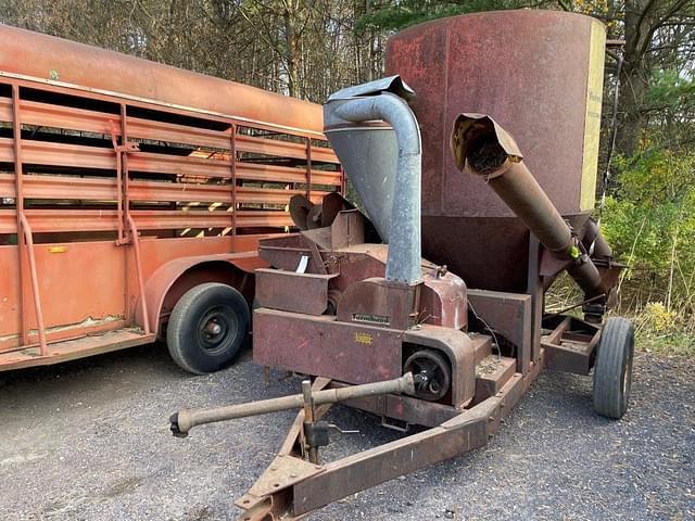 Image of Farmhand FeedMaster equipment image 1