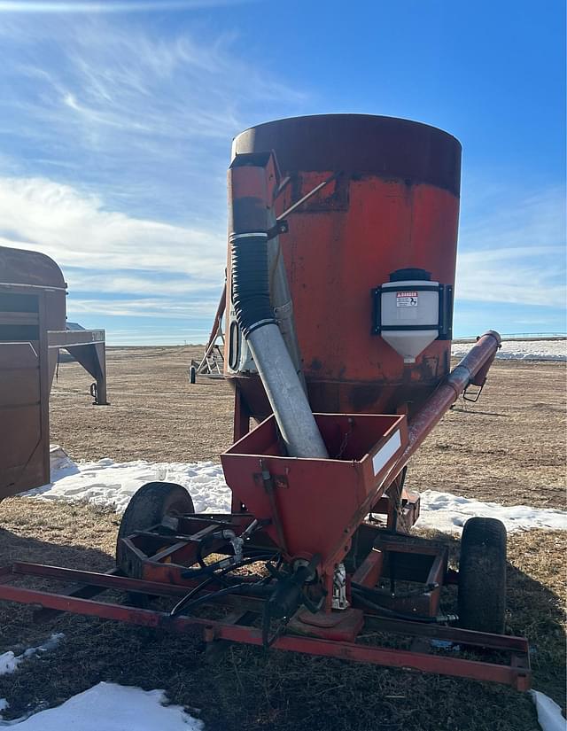 Image of Farmhand FeedMaster equipment image 3