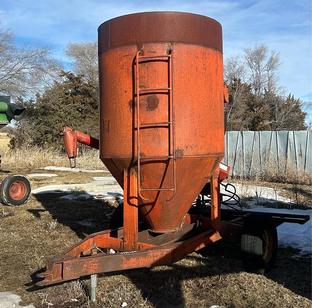 Image of Farmhand FeedMaster equipment image 1