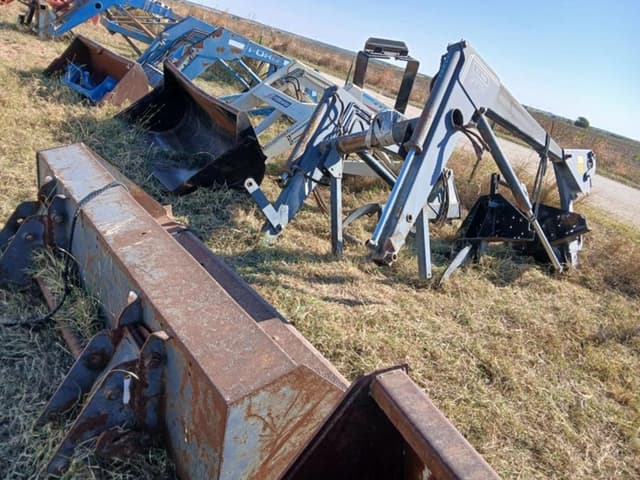 Image of Farmhand XL945 equipment image 3