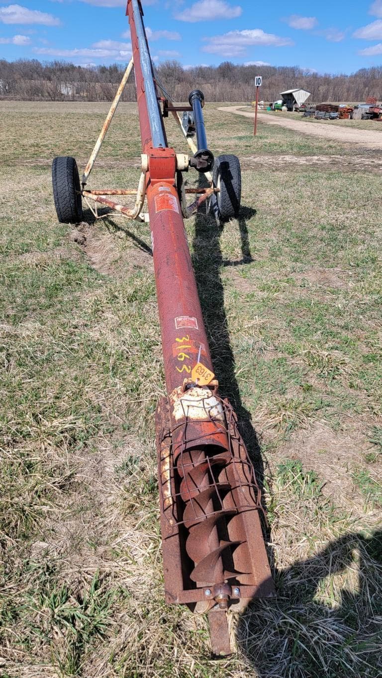 Image of Farm King 831 Image 0