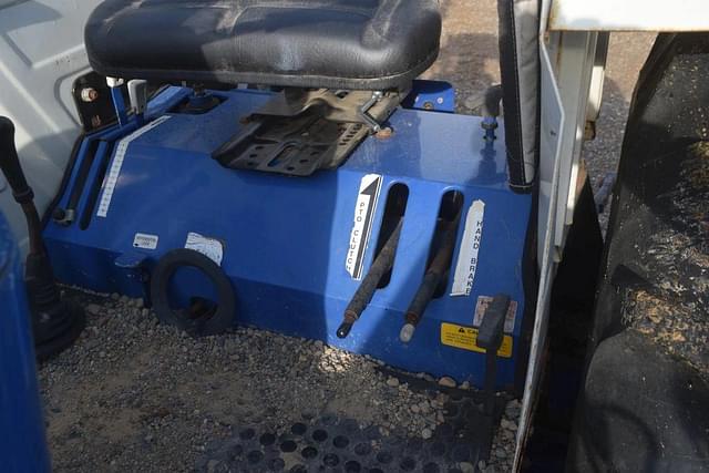 Image of Farmtrac 665 equipment image 4