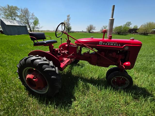 Image of Farmall B equipment image 3