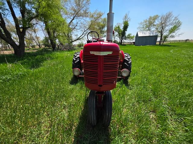Image of Farmall B equipment image 2