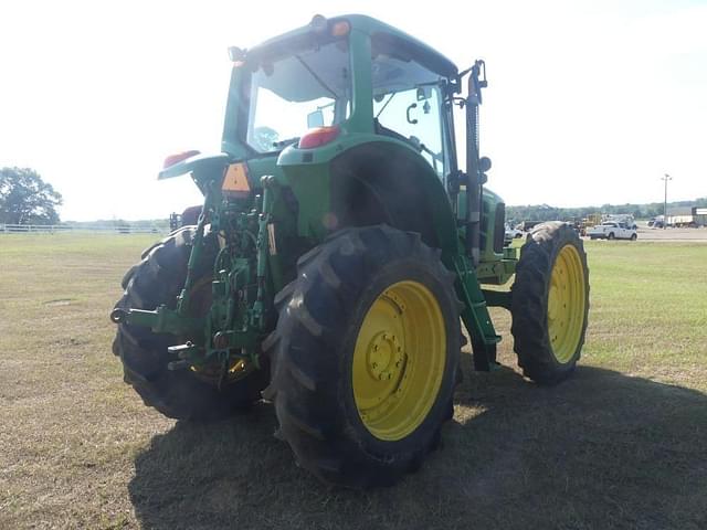 Image of John Deere 7330 equipment image 4