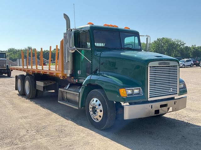 Image of Freightliner FLD112 equipment image 2