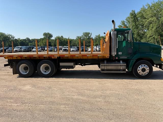 Image of Freightliner FLD112 equipment image 3
