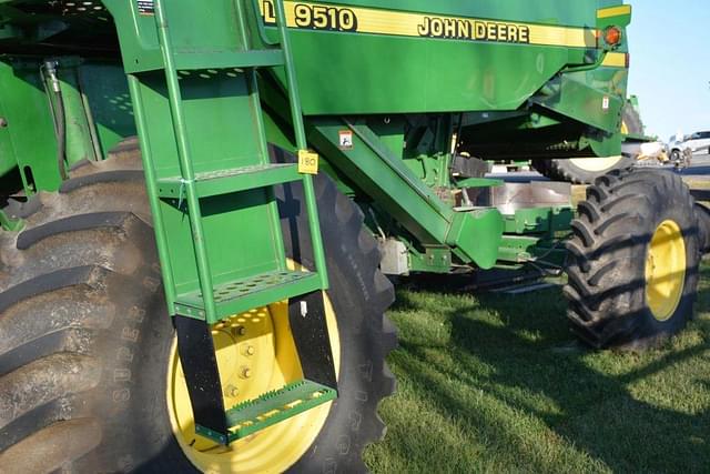 Image of John Deere 9510 equipment image 1