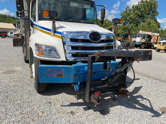 Image of Hino 338 equipment image 3