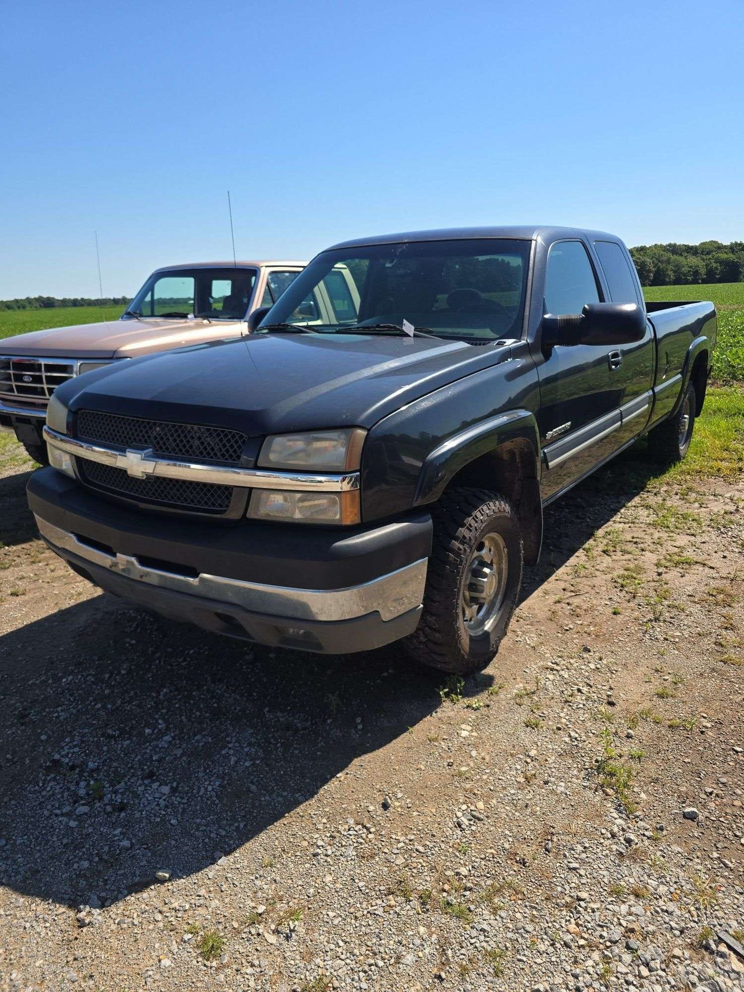 2003 Chevrolet 2500HD Equipment Image0