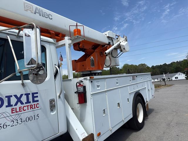 Image of International 4700 equipment image 2