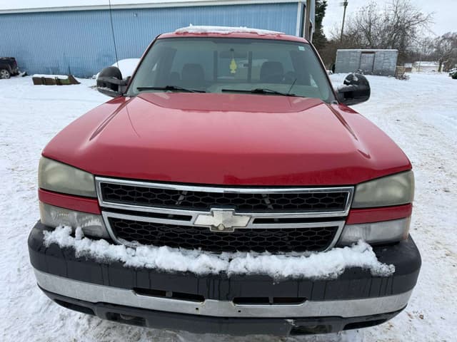 Image of Chevrolet 2500HD equipment image 2