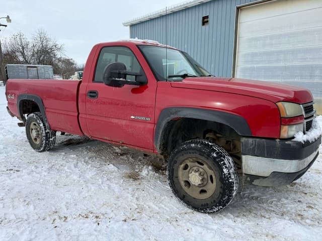 Image of Chevrolet 2500HD equipment image 3