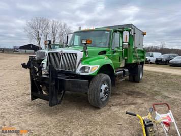 Main image International 7400