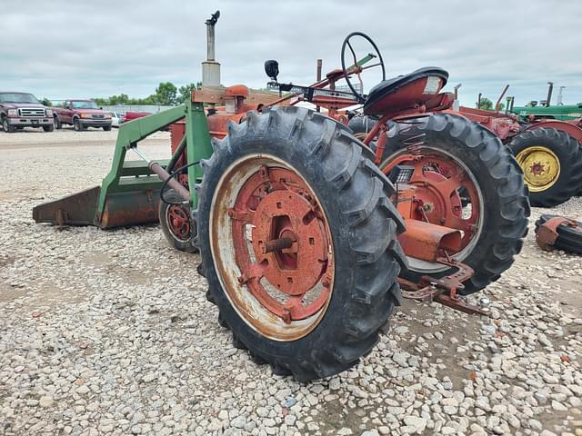 Image of Farmall H equipment image 3