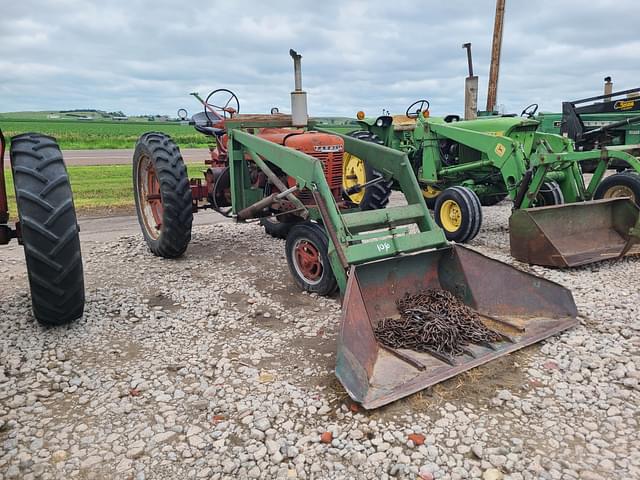 Image of Farmall H equipment image 1