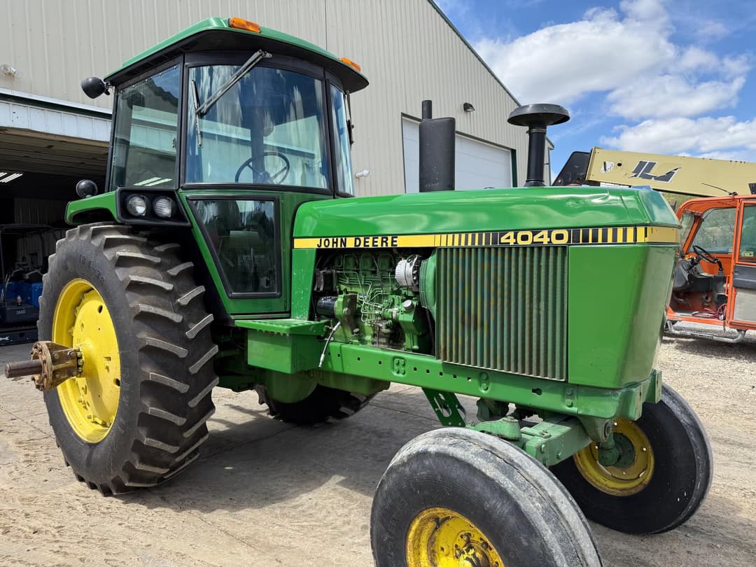 Image of John Deere 4040 Primary image