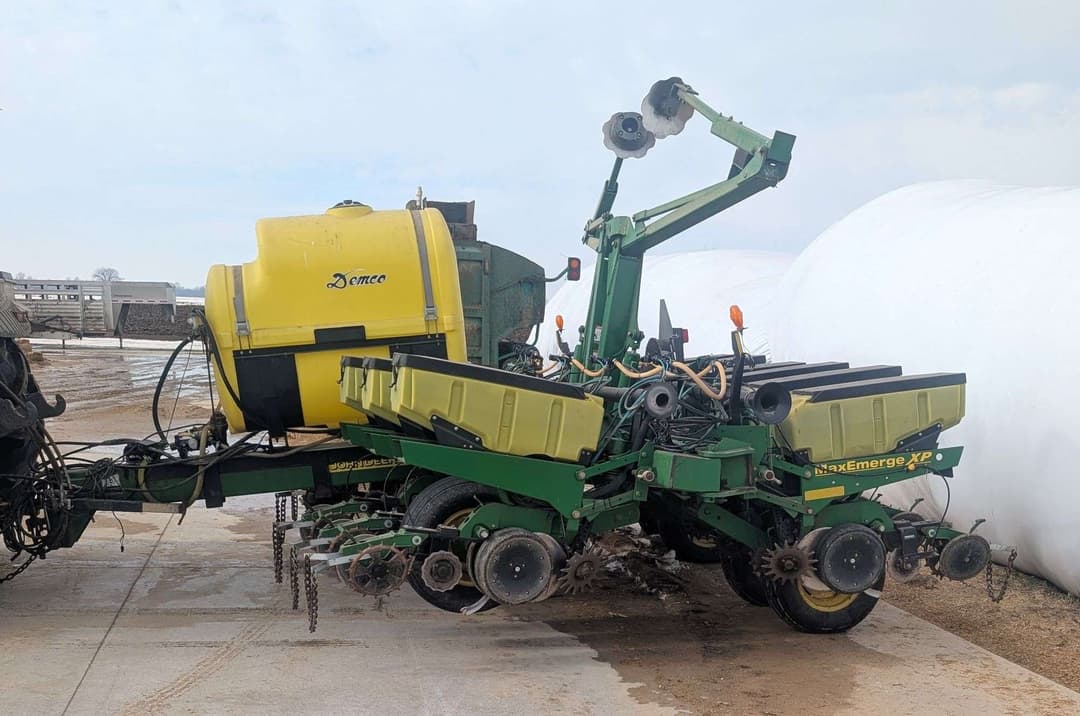 Image of John Deere 1760 Primary image