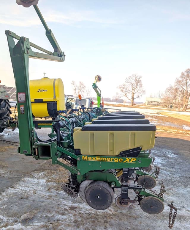 Image of John Deere 1760 equipment image 1