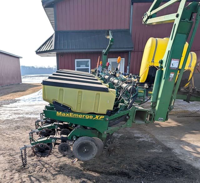 Image of John Deere 1760 equipment image 2