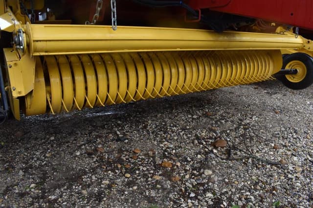 Image of New Holland RB560 equipment image 2